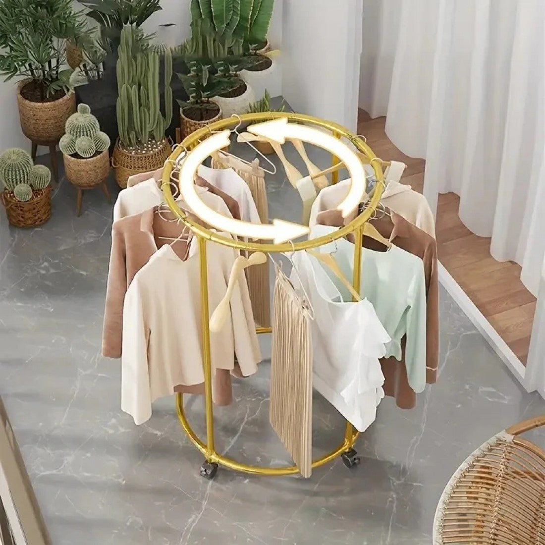 Suport Rotund pentru Haine din Otel Inoxidabil cu Roti, Finisaj Gold, Capacitate 40 kg - Boomsale.ro